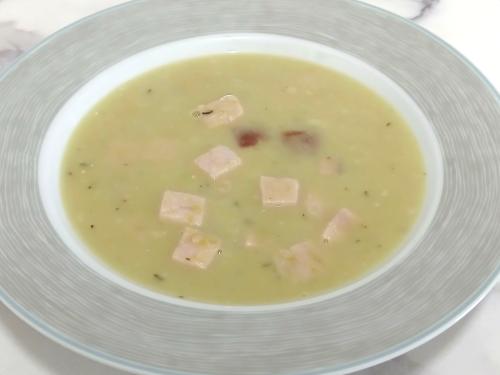 Krémová hrachovka s uzeným z Jeseníků – Snadné recept z Česko kuchyně, hotový za 30 - 45 minut